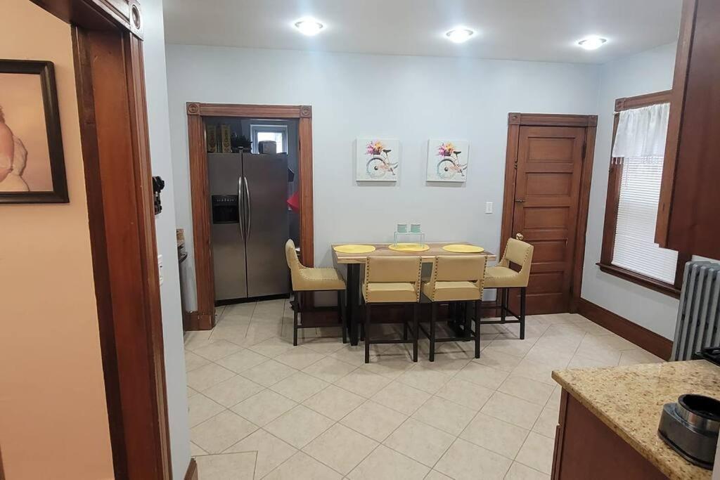 Modern Haven ,Your Stylish Retreat Бостон Екстер'єр фото